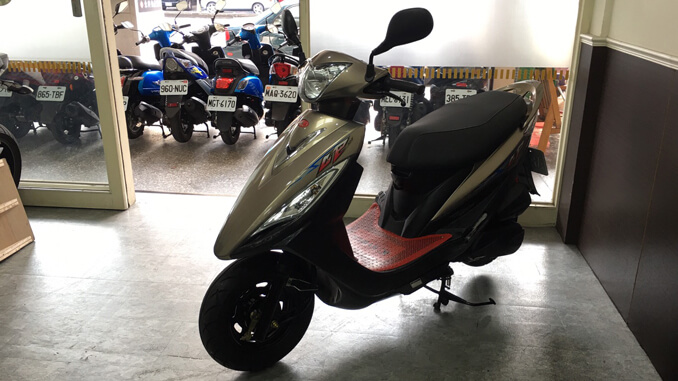 流當機車-光陽KYMCO GP 125 金色-2