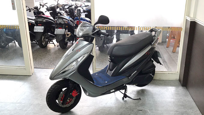 流當機車-光陽KYMCO GP 125 鐵灰色-3